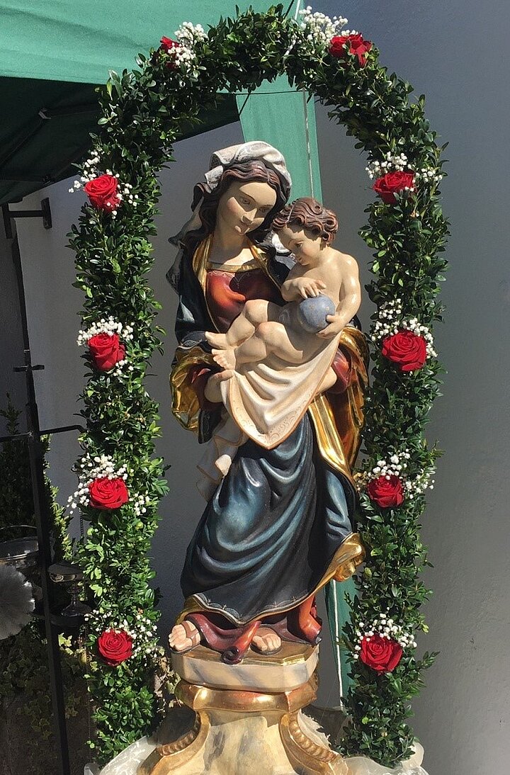 Neue Marienfigur gesegnet